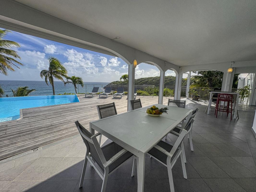 14.Location villa piscine Sainte Anne Guadeloupe_Terrasse vue Mer